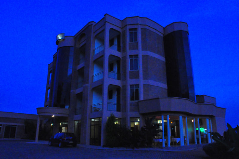 Faraja Hotel Рухенгері Екстер'єр фото